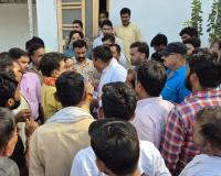 सीतापुर: सार्वजनिक कार्यक्रम में आपस में भिड़ गए भाजपाई, जिलाध्यक्ष और विधायक के समाने कार्यकर्ताओं के दो गुट हुई हाथपाई