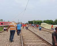 गोंडा ट्रेन हादसा: 31 घंटे बाद बहाल हुआ रेल यातायात, परिवर्तन निरस्त कर डाउन ट्रैक से चलाई गई दिल्ली-दरभंगा एक्सप्रेस 