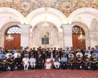 राष्ट्रपति मुर्मू ने सेना और नौ सेना प्रमुख समेत 31 अधिकारियों को परम विशिष्ट सेवा पदक प्रदान किए