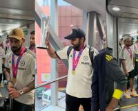 भारत की टी20 चैंपियन टीम पहुंची दिल्ली, प्रशंसकों ने बारिश के बीच गर्मजोशी से किया स्वागत 