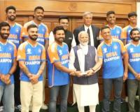 प्रधानमंत्री मोदी ने वर्ल्ड चैंपियन भारतीय क्रिकेट टीम से की मुलाकात, सामने आया वीडियो