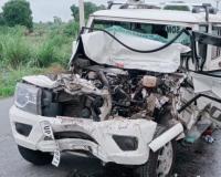 Kanpur Dehat Accident: एसडीएम को लेने जा रही बोलेरो में मारी टक्कर...वाहन के उड़े परखच्चे, चालक-होमगार्ड गंभीर