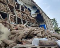 अयोध्या : बर्बाद हुए 10 हजार बोरी आलू की पूंजी पर संकट
