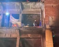 Unnao Fire: शॉर्ट सर्किट से लगी क्लॉथ हाउस में आग...तीसरे तल में फंसी महिला, झुलसी, लाखों का नुकसान