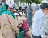 Kanpur Dehat: तेज रफ्तार डंपर ने बाइक में मारी टक्कर; पिता की हुई मौत, बेटे की हालत गंभीर, कानपुर रेफर  