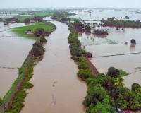 गुजरात में भारी बारिश, आठ लोगों की मौत...रेल सेवाएं प्रभावित