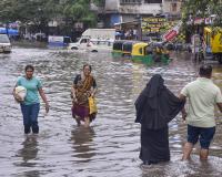 गुजरात: बारिश संबंधी घटनाओं में सात की मौत, छह हजार से अधिक लोगों को सुरक्षित जगहों पर पहुंचाया गया 