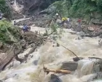 टिहरी: गांव में दवा बांटकर लौट रहा स्वास्थ्य कर्मी गधेरे के तेज बहाव में बहा