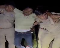 अंबेडकरनगर: पुलिस मुठभेड़ में दुष्कर्म का आरोपी गिरफ्तार, पैर में लगी गोली