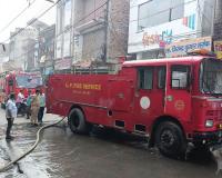 Farrukhabad Fire: रेडीमेड दुकान में लगी भीषण आग...11 लाख का माल जलकर खाक, चार गाड़ियां बुझाने में जुटी