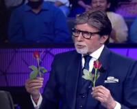 KBC 16 : अमिताभ बच्चन के लिए कंटेस्टेंट दीप्ति लेकर आईं लाल गुलाब, हंसने लगे बिग बी...सुनाई 'सिलसिला' की रोमांटिक शायरी