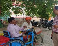 फरियादियों के लिए मसीहा बनीं बीडीओ हरख : दिव्यांग से जल्द आवास दिलाने का किया वादा