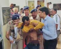 हल्द्वानी: Video - पुलिस का 'अभिनव'  प्रयोग... DGP के संवाद में आम जन अंदर.. दिव्यांग जन बाहर