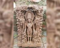 Fatehpur में मंदिर के पास खुदाई के दौरान मिली प्राचीन मूर्ति...देखकर लोगों के उड़ गए होश