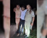 Etawah: पुलिस की लुटेरों से मुठभेड़...दो गिरफ्तार, एक सिपाही व एक लुटेरा घायल, आंखों पर मिर्ची पाउडर फेंककर लूट ले गए थे ऑटो