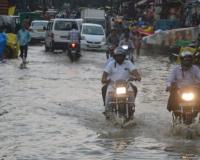 Kanpur में पूरी रात हुई बारिश...मौसम हुआ खुशनुमा, आज भी बरसेंगे बादल, जगह-जगह जलभराव से जूझे लोग 