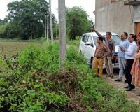 Chitrakoot: मनरेगा के तहत काम की जांच करने पहुंचे संयुक्त आयुक्त, बोले- शासन को भेजेंगे रिपोर्ट