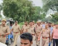 Fatehpur: छात्रा की मौत के बाद सड़क पर उतरी हजारों की भीड़...पुलिस ने लाठीचार्ज की स्थिति संभाली, बस चालक करता था छेड़खानी