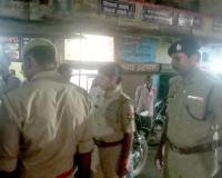 लखीमपुर खीरी: नेपाल सीमा पर पुलिस ने ली संदिग्धों की तलाशी तो मचा हड़कंप 