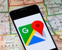 Google Maps के भरोसे कर रहे थे सफर, अचानक कुएं में गिरी कार, चमत्कारिक ढंग से बचे दंपती 