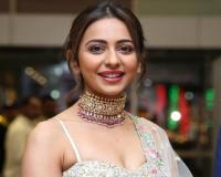 Rakul Preet Singh Birthday : रकुल प्रीत सिंह ने स्पोर्ट्स छोड़ चुनी एक्टिंग और मॉडलिंग, साउथ फिल्म से की थी अभिनय की शुरुआत