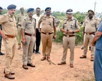 Chitrakoot: पुलिस की पकड़ से दूर हैं नर्स से गैंगरेप के आरोपी, आईजी और डीआईजी ने दिए जल्द गिरफ्तारी के निर्देश 