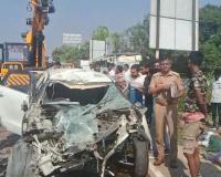 Fatehpur Accident: खड़े ट्राला में घुसी कार...हादसे में दो की मौके पर मौत व एक ने अस्पताल में तोड़ा दम, कन्नौज से प्रयागराज जा रहे थे