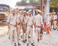 bahraich violence : पटरी पर लौट रहा जनजीवन, पुलिस लोगों से दुकान खोलने की कर रही अपील