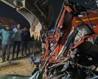 Unnao Accident: चालक को झपकी आने से डीसीएम आगे जा रहे हैं कंटेनर में पीछे से घुसा, चालक की मौत