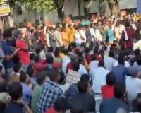 UPPSC Protest: मजिस्ट्रेट और पुलिस आयुक्त की बैठक रही बेनतीजा, दूसरे दिन भी आयोग के गेट पर डटे छात्र 