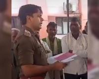 Kannauj: सड़क किनारे मिला ग्रामीण का शव; हत्या का आरोप, पुलिस ने दुर्घटना में रिपोर्ट दर्ज कराने के गिनाए फायदे, वीडियो वायरल