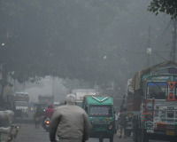 जहरीली हुई शहर की हवा, 378 पहुंचा AQI, निकले मास्क लगाकर