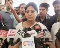 Mirzapur news : घायल कार्यकर्ता से मिलने पहुंचीं केंद्रीय राज्यमंत्री Anupriya Patel