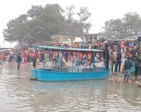 बदायूं : सोमवती अमावस्या पर आस्था से सराबोर रहा गंगा घाट, लगी रही भीड़