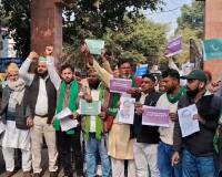 मुरादाबाद : गृहमंत्री के बयान पर गुस्साए AIMIM कार्यकर्ताओं ने कलेक्ट्रेट पर किया प्रदर्शन, अमित शाह के इस्तीफे की मांग 