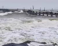 Cyclone Fengal: चक्रवात ‘फेंगल’ पुडुचेरी के पास स्थिर, अगले तीन घंटे में कमजोर पड़ने की संभावना