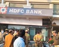 बाराबंकी: HDFC बैंक के बाहर धू-धूकर जली वायरिंग, मची अफरा तफरी