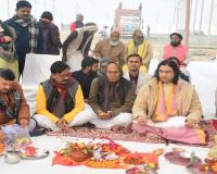 Prayagraj News : कथावाचक देवकीनंदन ठाकुर ने शिविर के लिए किया भूमि पूजन 