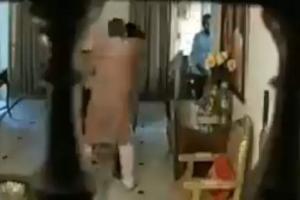 स्पेशल डीजी का पत्नी से मारपीट का वीडियो वायरल, बेटे ने गृह मंत्री से लगाई न्याय की गुहार