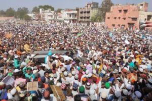 बरेली: नरसिंहानंद के खिलाफ फूटा गुस्सा, इस्लामिया ग्राउंड में जमा हुए हजारों मुस्लिम समुदाय के लोग