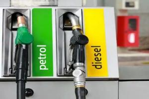 Petrol Diesel Price: मुंबई में पेट्रोल 100 रुपये के पार, जानिए आपके शहर में क्या है तेल की कीमत