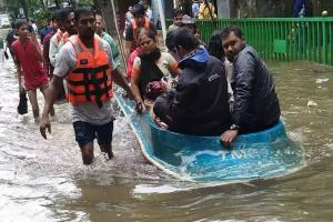 भारी बारिश से महाराष्ट्र के कई जिलों में जनजीवन अस्तव्यस्त, एनडीआरएफ ने नौ बचाव टीमों भेजी