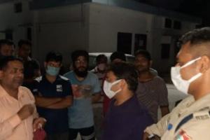 रुद्रपुर: सात घंटे बिजली गुल होने से लोगों का पारा हाई, बिजलीघर में किया जमकर हंगामा