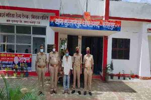 फतेहपुर: पुलिस ने 4 सुतली बम के साथ शातिर अपराधी को किया गिरफ्तार