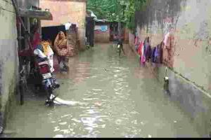 मूसलाधार बारिश से भीगा रायबरेली, मोहल्लों में पानी भरने से लोग परेशान