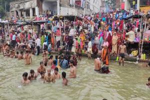 रायबरेली: कार्तिक पूर्णिमा पर उमड़ा श्रद्धा का सैलाब, लाखों ने लगाई गंगा में डुबकी