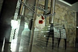 बरेली: आरोपी शराब कारोबारी मनोज का डाउन टाउन रेस्टोरेंट सील