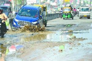 बरेली: फिर तालाब बनी बदायूं रोड, दिनभर गिरते रहे वाहन चालक