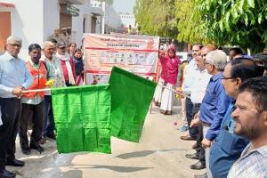 अयोध्या: संचारी रोग नियंत्रण व दस्तक अभियान का हुआ आगाज, डीएम ने हरी झंडी दिखाकर रैली को किया रवाना