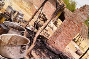 अयोध्या: मांगलिक कार्यक्रम के दौरान मिठाई बनाते समय सिलेंडर से लगी आग, मची अफरातफरी